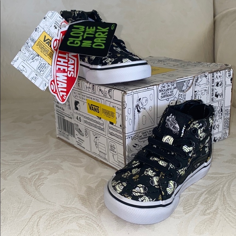 Vans Peanuts Snoopy Glow Mummies 4.5